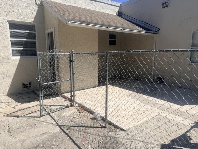 Building Photo - 504 El Prado