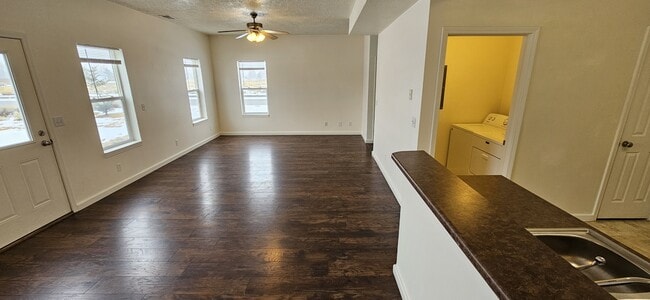 Building Photo - 400 Par Ave