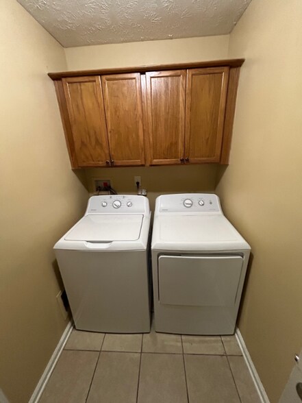 Building Photo - 320 Peterson Pl