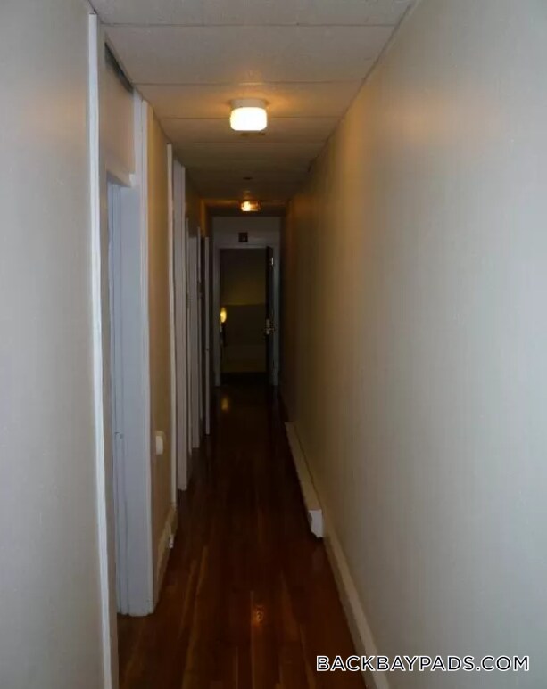 Building Photo - 913 Boylston St