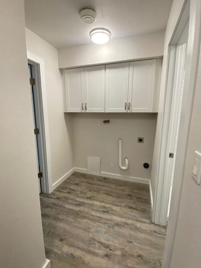 Building Photo - 632