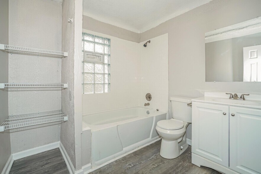 Building Photo - 651 Voelker Ave