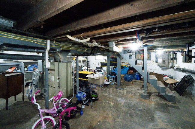 Building Photo - 4226 NE Antioch Rd