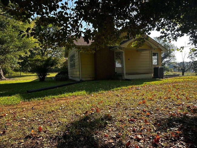 Building Photo - **Move-In Special !! 3 bed/ 2 bath rancher for rent. Hamblen/Jefferson County line.