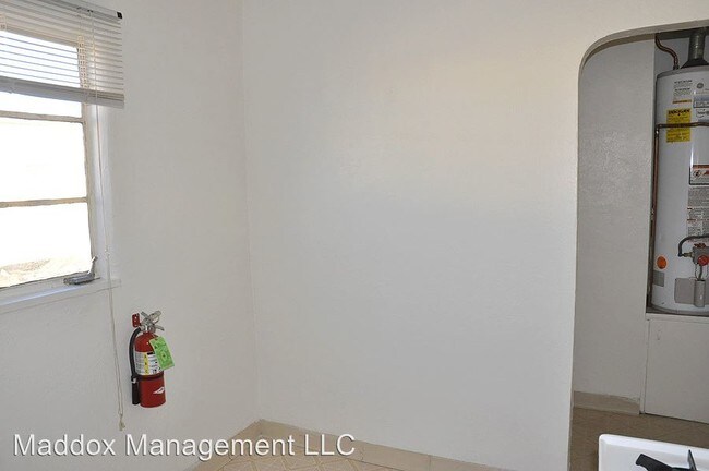 Building Photo - 510 Adams St NE