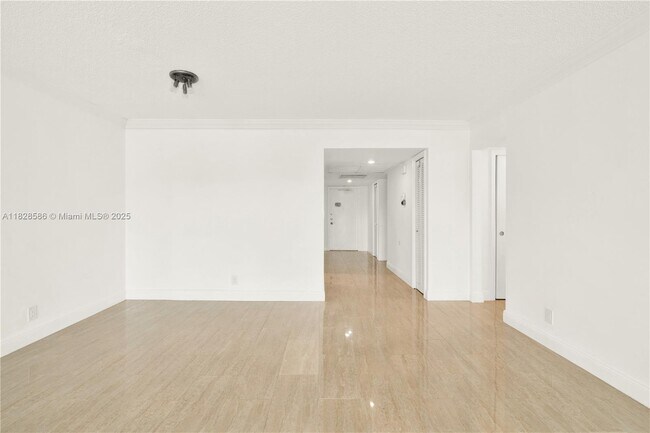 Building Photo - 3200 N Course Ln