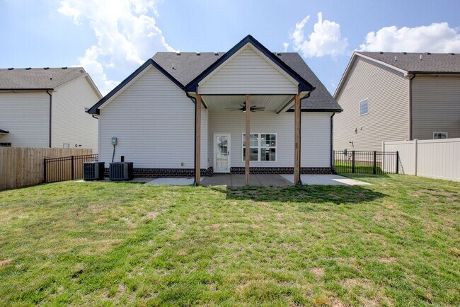 Building Photo - Sharp 4 bedroom HUGE house off exit 1 of I 24