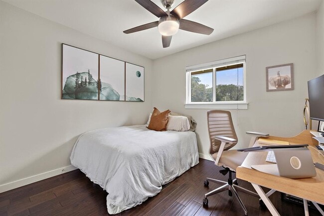 Building Photo - 2101 Falcon Hill Dr