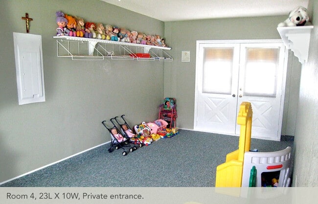 Building Photo - 2406 High Hollow Dr