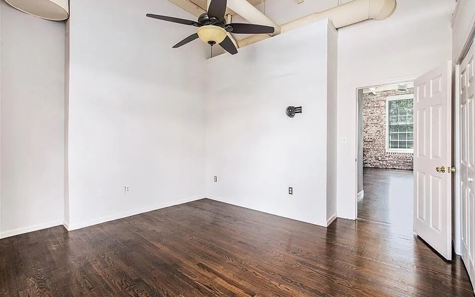 2nd bedroom or can be used as office space. - 320 M L K Jr Dr SE