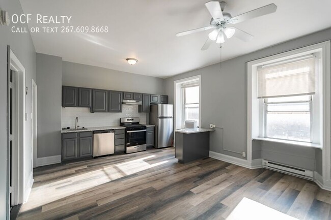 Building Photo - Large Bi-Level Apartment on Spring Garden ...