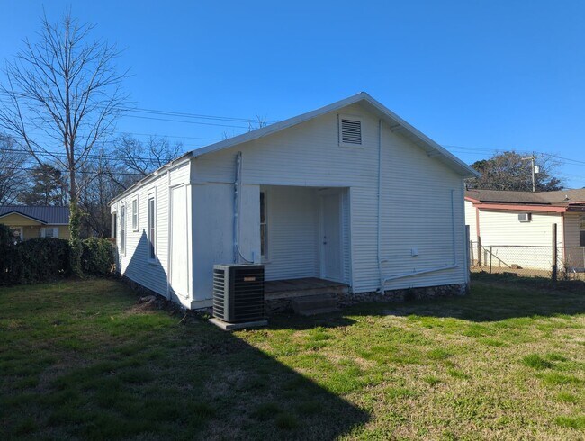 Building Photo - Home for Rent in Rossville