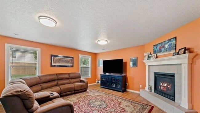 Building Photo - Beautiful Middleton Home