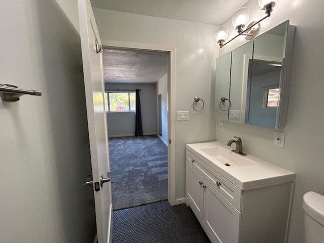 Building Photo - Charming 4 Bedroom, 2 Bath Home in Novato ...