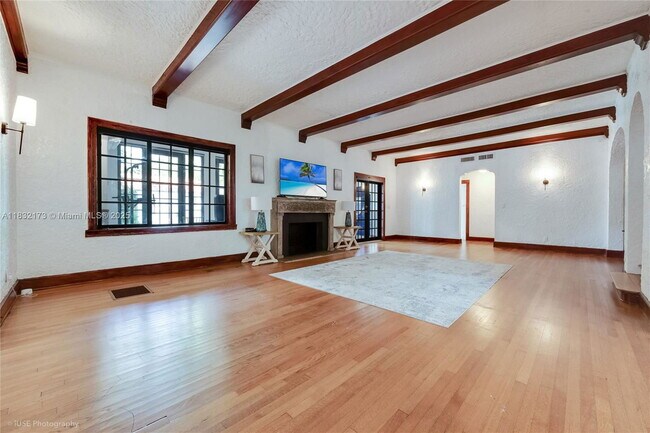 Building Photo - 1694 Granada Blvd
