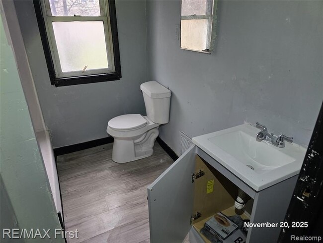 Building Photo - 9379 Manor St