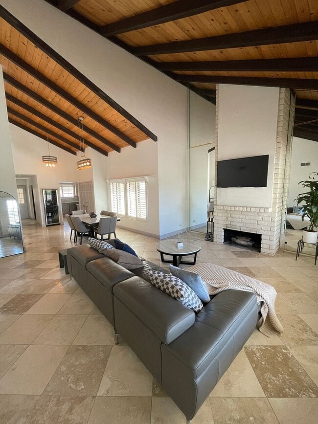 Building Photo - COMING SOON, Fully Furnished Desert Gem!