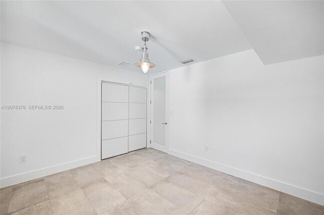 Building Photo - 5801 SW 44th Terrace