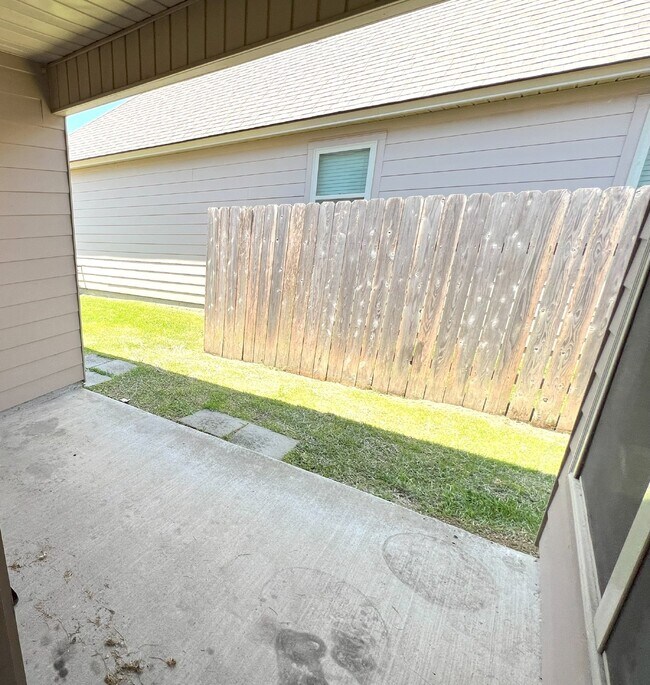 Building Photo - "Desirable 3-Bedroom Home with Guest Suite in Pelican Lakes - A Must-See Rental Property!"