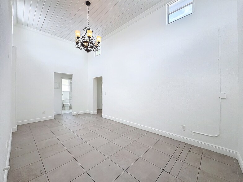 Building Photo - 401 NW 16th Ave