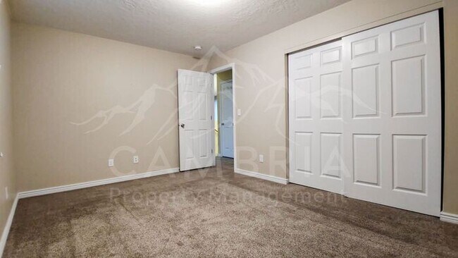 Building Photo - Lovely 4 BR Home in West Valley