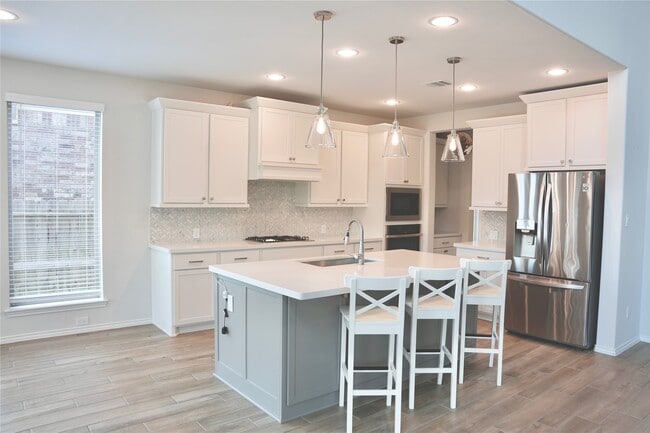 Building Photo - 24727 Tanoureen Dr