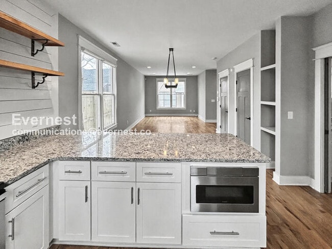 Building Photo - 902 Cheatham Pl