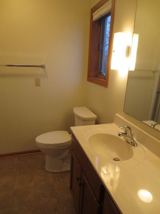 Building Photo - 409 Knights Ave