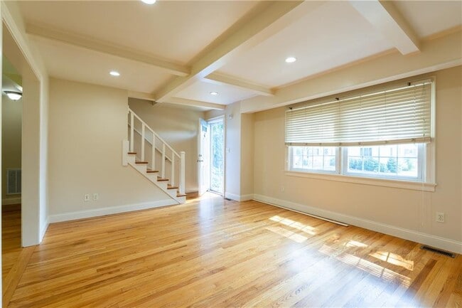 Building Photo - 48 Pleasant St