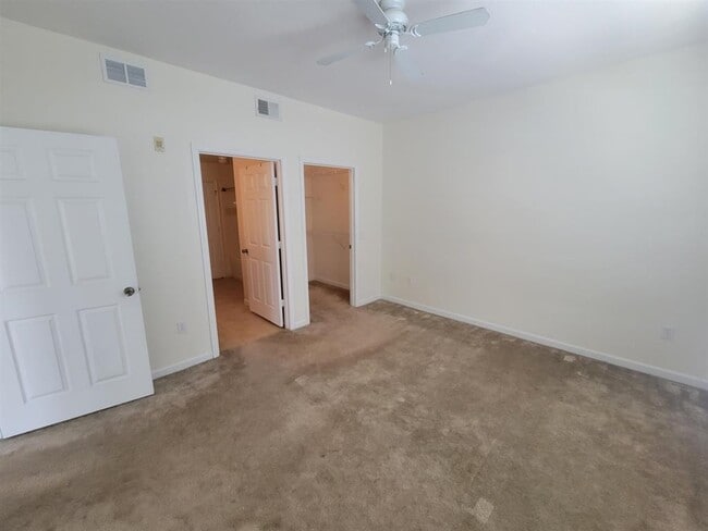Building Photo - 2801 Chancellorsville Dr