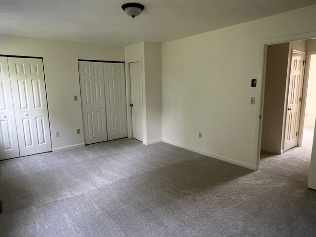 Building Photo - 709 Cambridge Ct