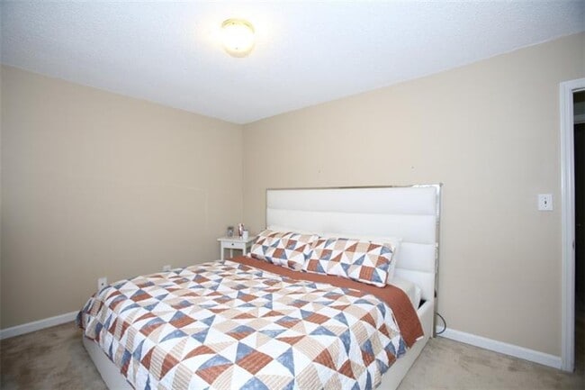 Building Photo - 2762 Farm Ln SE