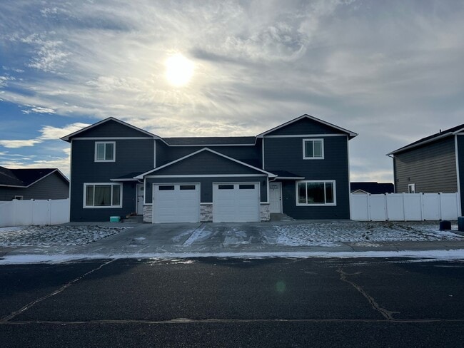 Building Photo - Duplex for rent in Quincy