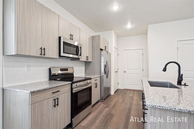 Building Photo - 653 Coney Aly