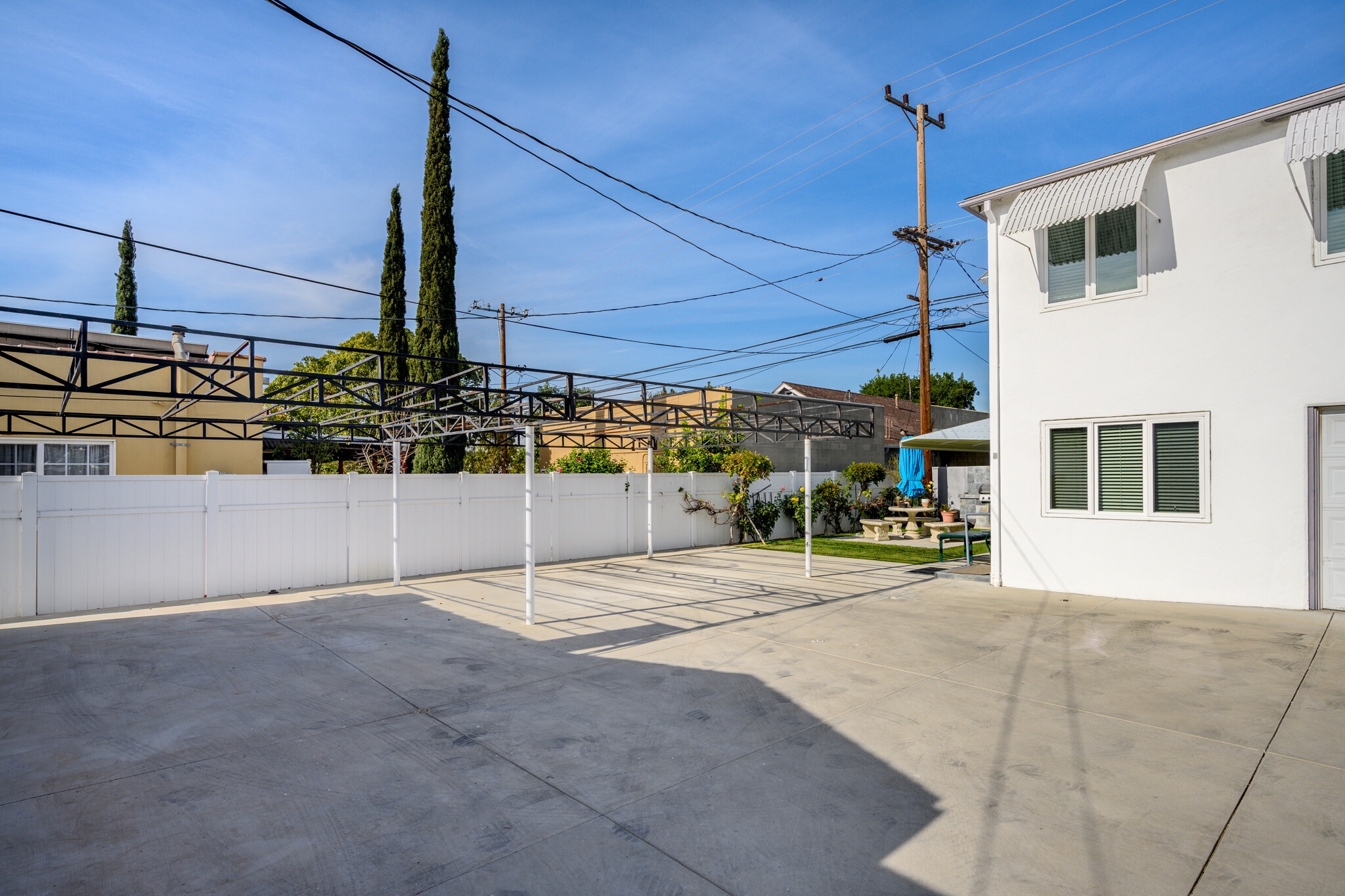 Building Photo - 525 W Wilson Ave