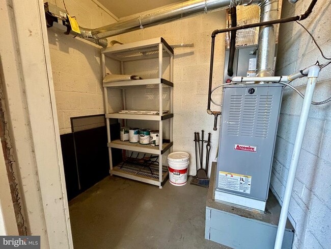 Building Photo - 1027 N Valley Forge Rd