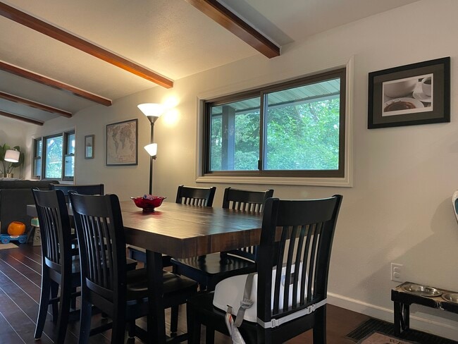 Building Photo - 1721 N High Point Rd