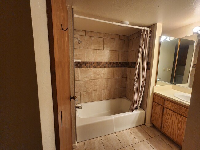 Building Photo - Pinon Condo