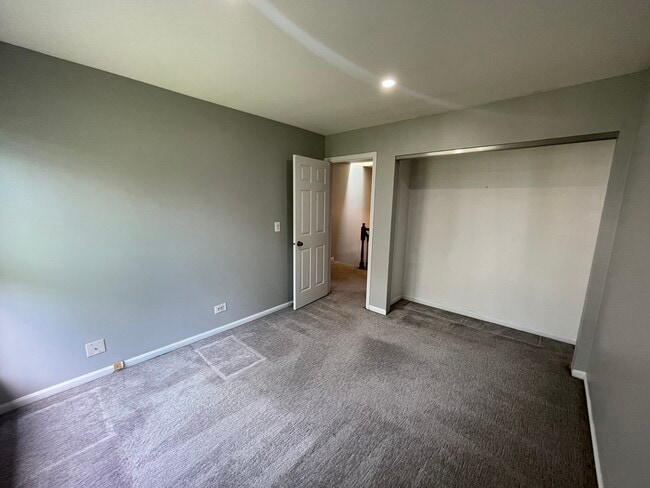 Building Photo - 1076 Rockport Dr