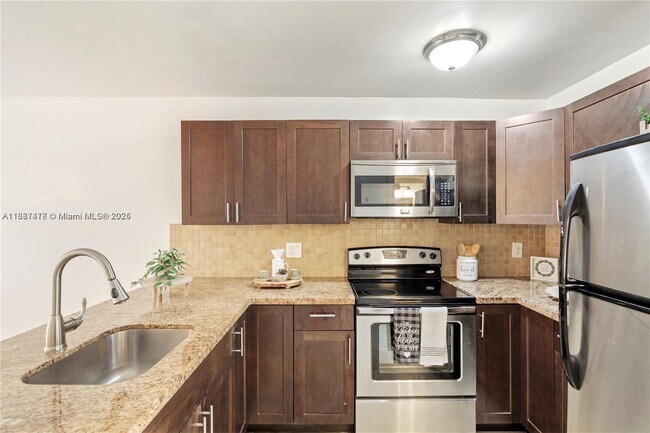 Primary Photo - 7241 Miami Lakes Dr