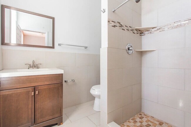 Building Photo - 2534 Amber St