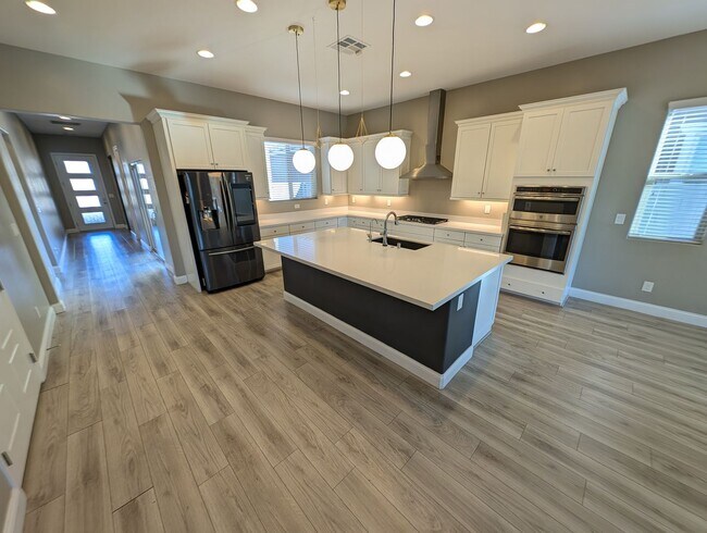 Building Photo - 4535 Herbert River Ave