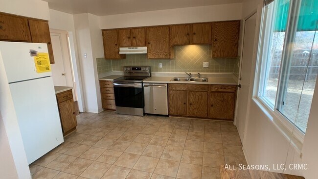 Building Photo - 343 Rosewood Dr