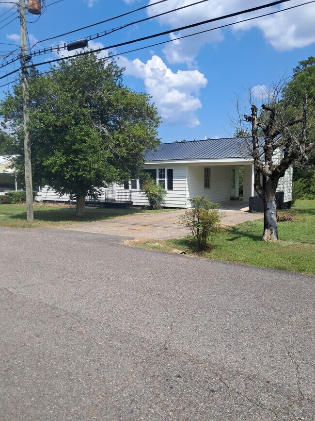 Building Photo - 806 Miller Ave