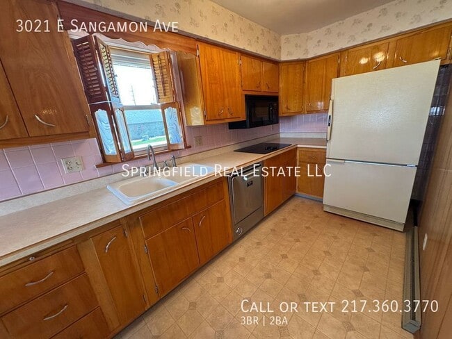Building Photo - 3021 E Sangamon Ave