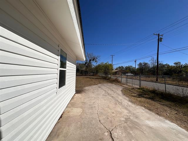 Building Photo - 2318 1st St