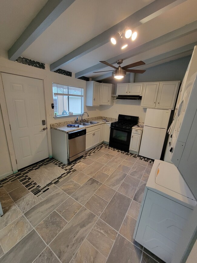 Building Photo - 707 Cirby Way