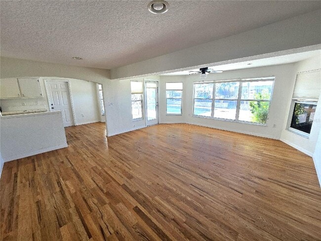 Building Photo - 3616 Royal Palm Dr