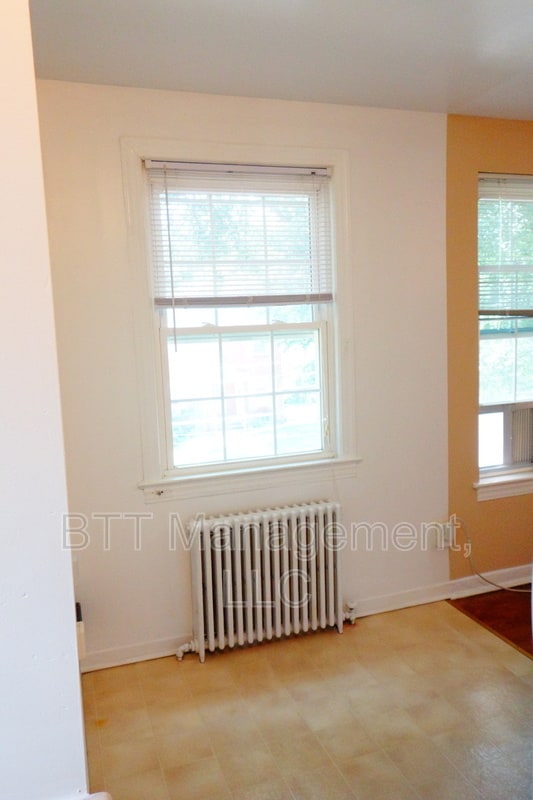 Building Photo - 8400 Greenwood Ave