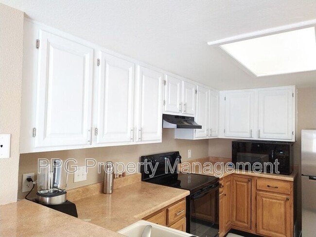 Building Photo - 521 E Kristal Way